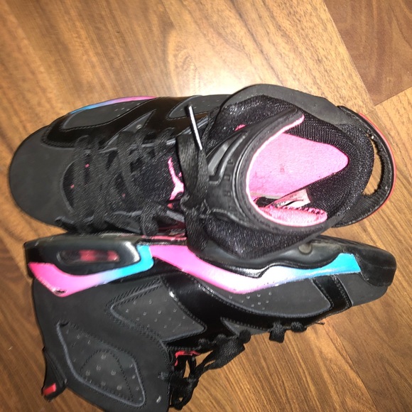 Retro Jordan 6s - “Cotton Candy” - Picture 4 of 5